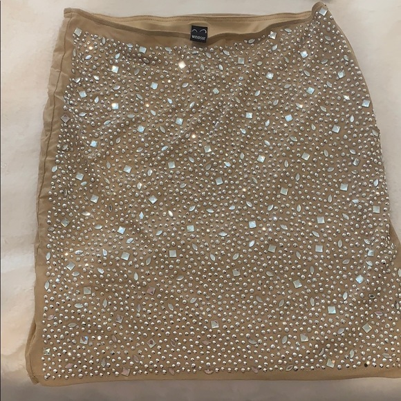 2 Piece GNO Windsor Halter Top and Matching Skirt - Picture 2 of 3